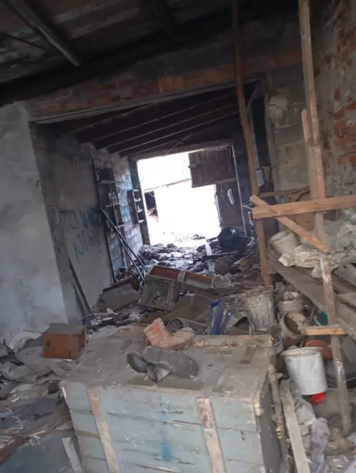 Dom z dwoma samochodami