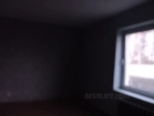 Opuszczony domek z garażem - zdjęcie 31/41