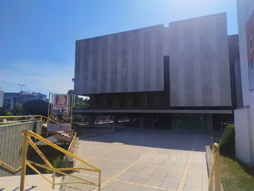 Opuszczona galeria handlowa