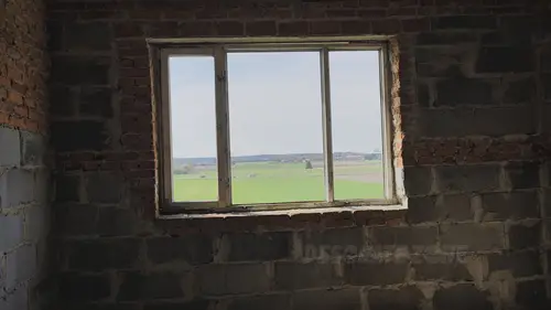 Opuszczony niedokończony dom