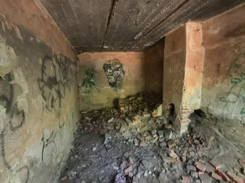 Ruiny domu i stodoła - photo 2/4