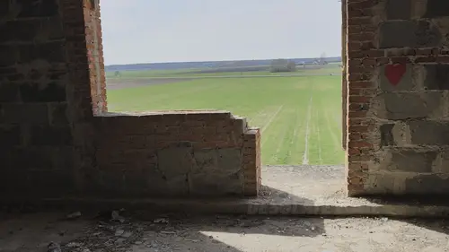 Opuszczony niedokończony dom