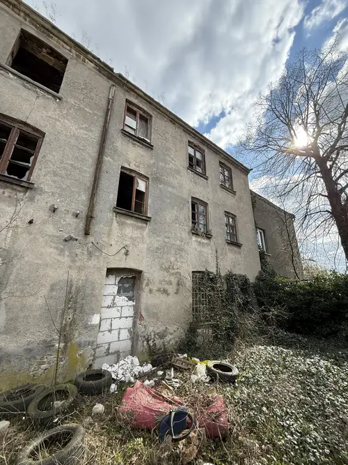 Opuszczona kamienica - zdjęcie 1/6