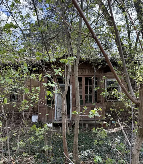 Opuszczony dom - zdjęcie 1/2