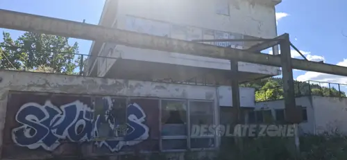 opuszczony hotel - zdjęcie 1/24