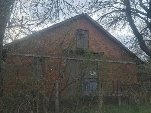 Opuszczona stajnia, Gorzyce