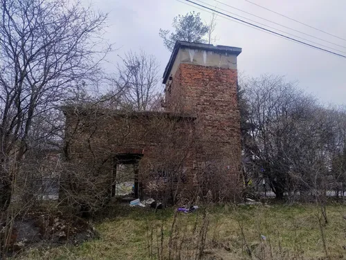 Opuszczone budynki pkp - zdjęcie 3/8