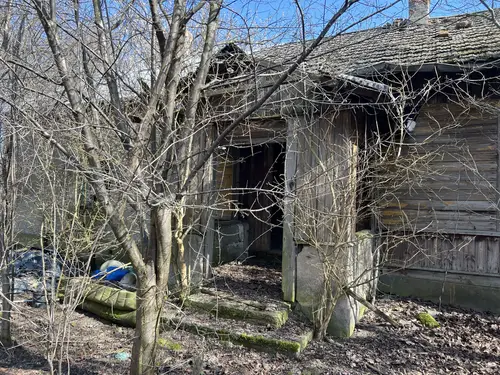 Opuszczony dom - zdjęcie 1/4