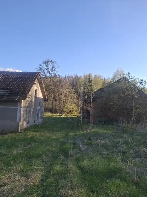 Opuszczony dom i stodoła - zdjęcie 1/13