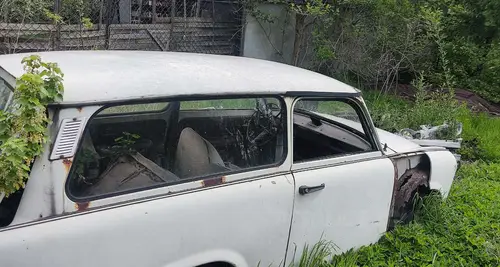 Porzucony Trabant - zdjęcie 2/3