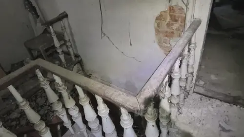 Opuszczony dom ze stodołą - zdjęcie 12/98