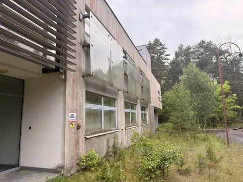 Opuszczone radio stacja nadawcza oraz schron w świetnym stanie pod napięciem