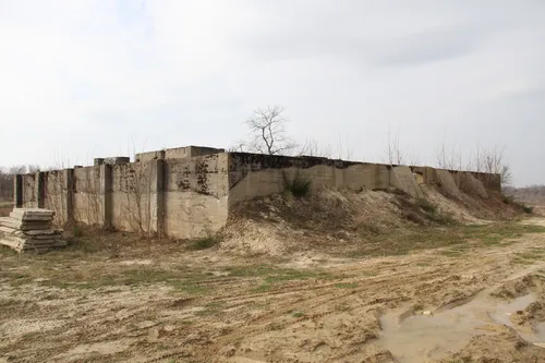 budynek obok jeziora - zdjęcie 6/6