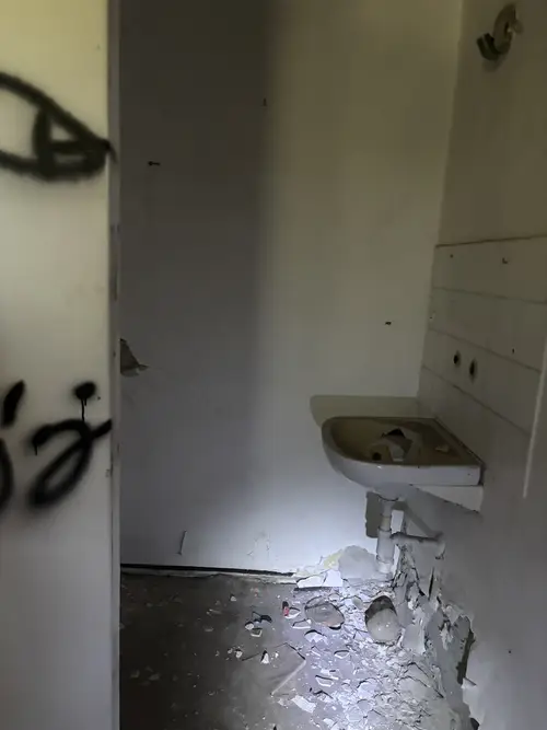 Opuszczone budynki szpitala psychiatrycznego srebrniki, Gdańsk - zdjęcie 6/42