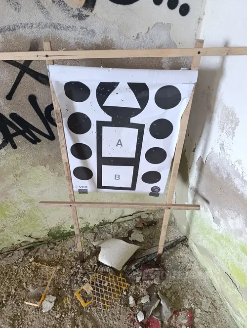 Opuszczone budynki po dawnych koszarach wojskowych, Borne Sulinowo - photo 8/40