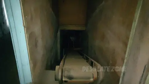 Opuszczony budynek po dawnej jednostce wojskowej - photo 11/17