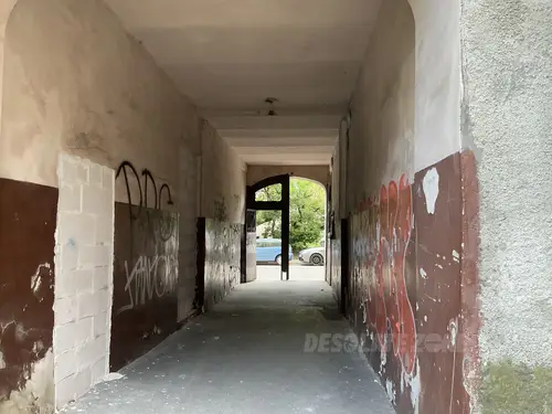 Dwie opuszczona kamienicę