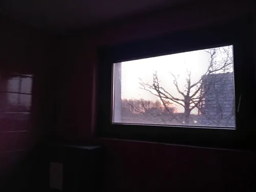 Opuszczony domek z garażem