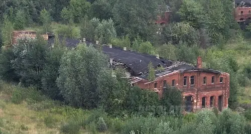 Opuszczony budynek z zawalonym dachem, Gdańsk