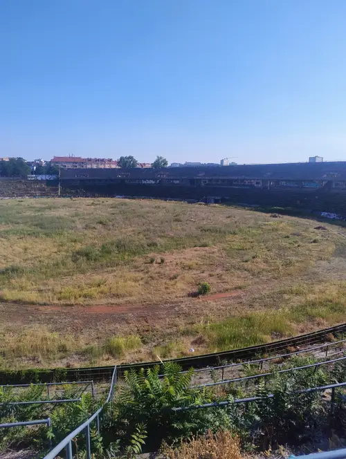 Opuszczony stadion - zdjęcie 3/18