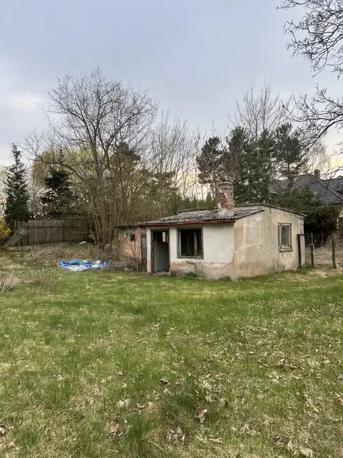 Opuszczony dom z szopką - zdjęcie 2/2