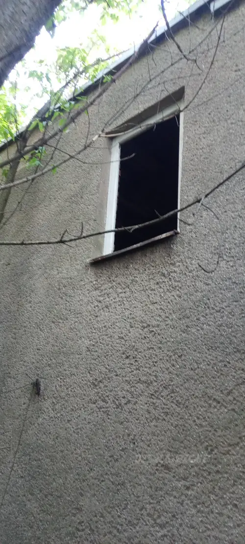 Dwupiętrowy opuszczony dom w Trzebini na Osiedlu Widokowym - photo 5/7