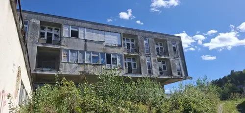 opuszczony hotel - zdjęcie 17/24