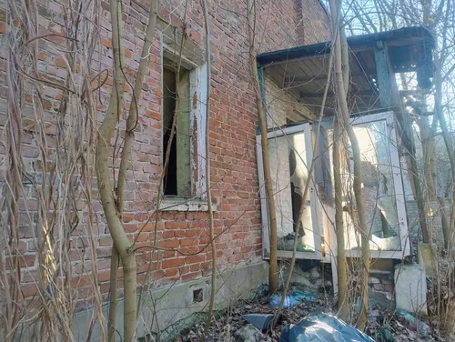 Mały opuszczony dom