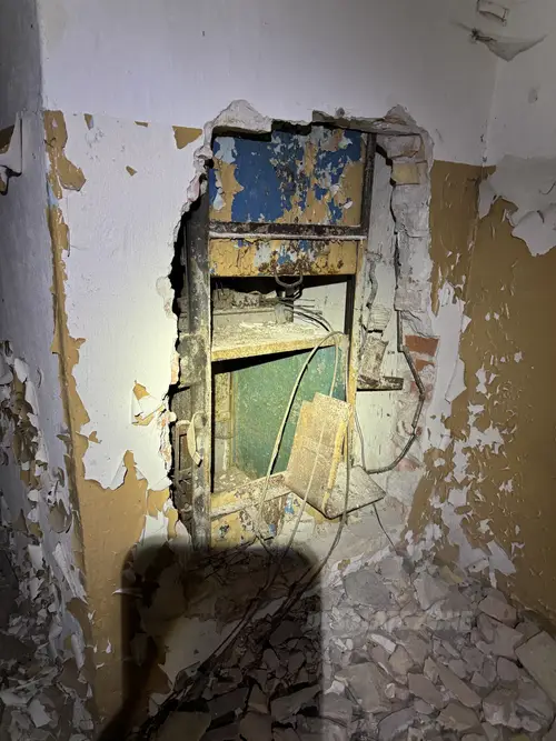 Opuszczone pomieszczenie techniczne sanatarium - zdjęcie 6/10
