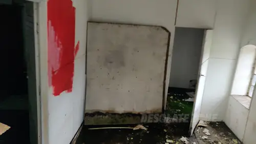 Opuszczony budynek po dawnej jednostce wojskowej - photo 8/17