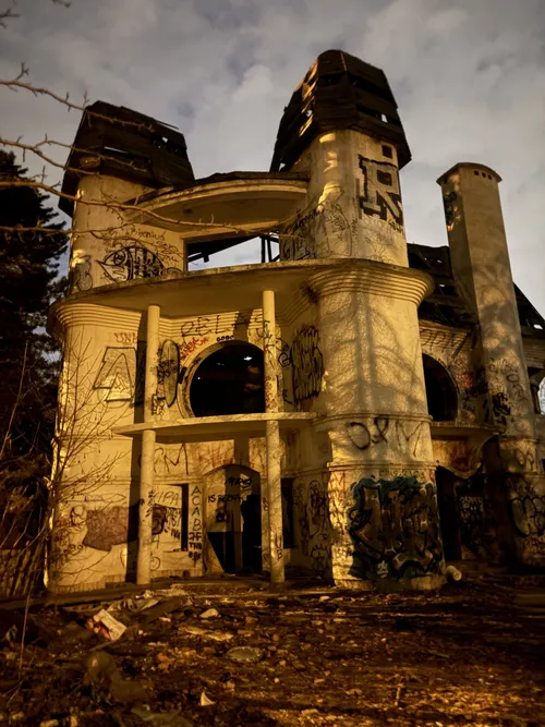 Opuszczona Willa w Wieliczce - zdjęcie 1/51