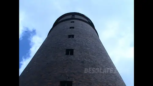 Opuszczony budynek i wieża - zdjęcie 31/32