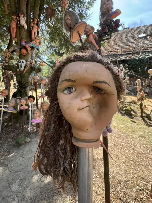 Dom powieszonych lalek