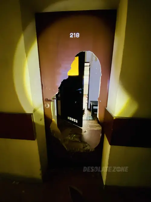 Opuszczony hotel - photo 1/15