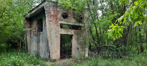 Ruiny po dawnym maszcie - zdjęcie 2/2