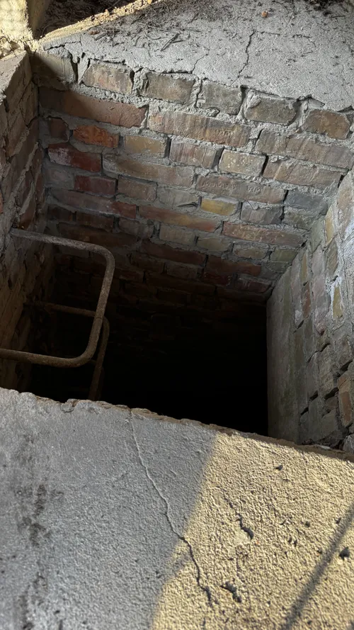 Opuszczony budynek z halą