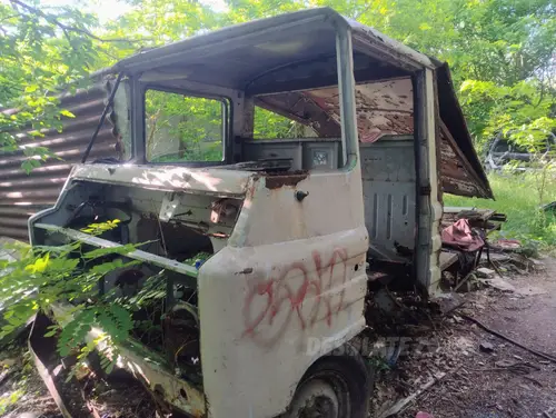 Opuszczony mechanik samochodowy