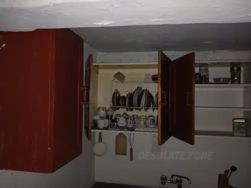 Opuszczony domek w dywitach - zdjęcie 2/21