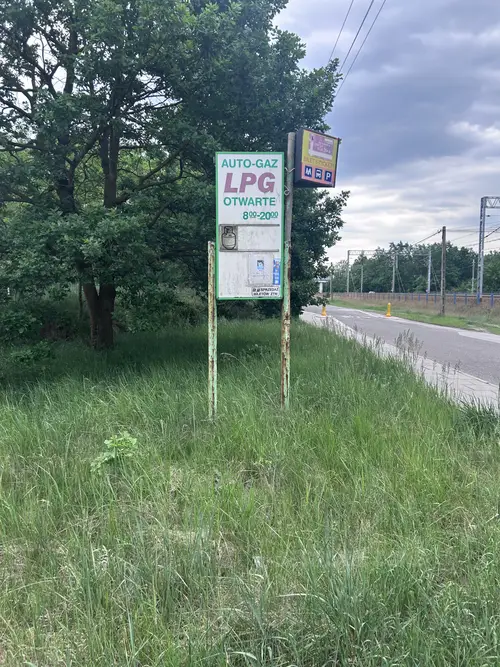 Stacja gazowa + samochód - photo 7/16