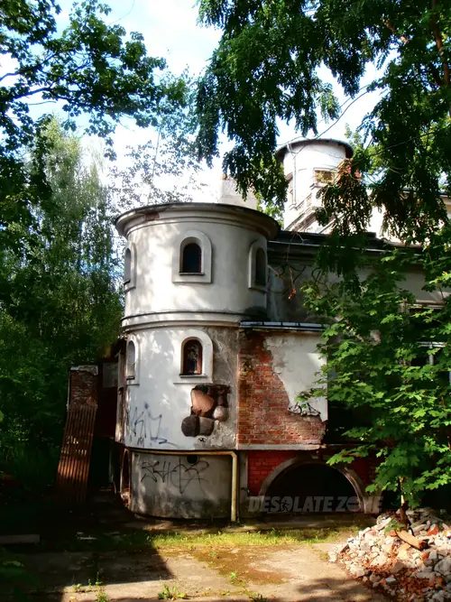 Opuszczona restauracja Baszta (willa z XIX wieku) - photo 2/54