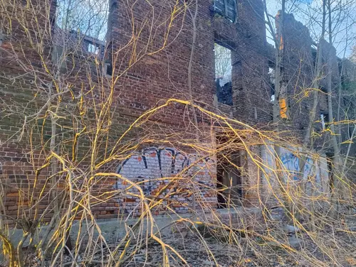 Kamienica z zawalonym piętrem