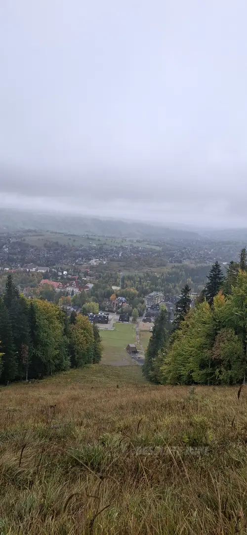Ruiny górnej stacji wyciągu narciarskiego