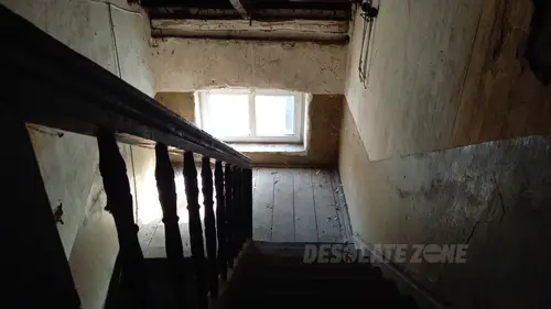 Opuszczona kamienica piaseczno