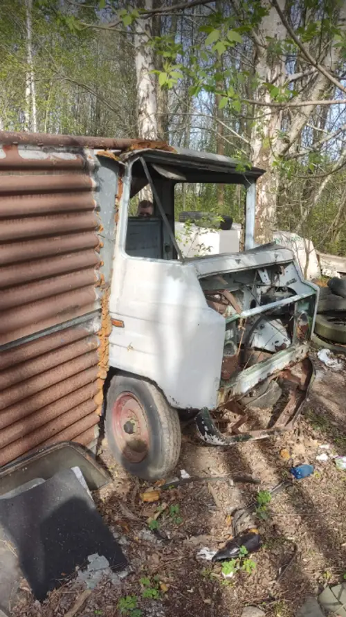 Opuszczony mechanik samochodowy - zdjęcie 5/15