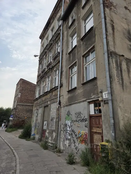 Dwie opuszczone kamienice obok siebie, Gdańsk