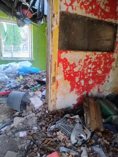 Mały opuszczony dom