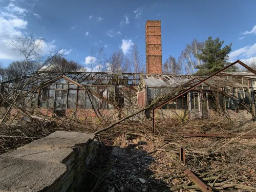 budynek mieszkalny ze szklarnią
