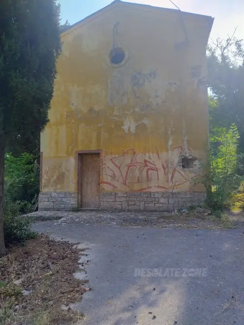Opuszczone budynki bazy marynarki wojennej Katarina - photo 6/12
