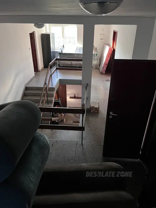 Opuszczona fabryka manekinów i rekwizytów reklamowych - photo 18/137