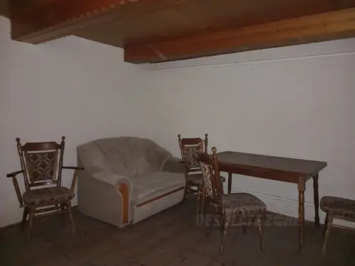 Opuszczony domek w dywitach - zdjęcie 9/21